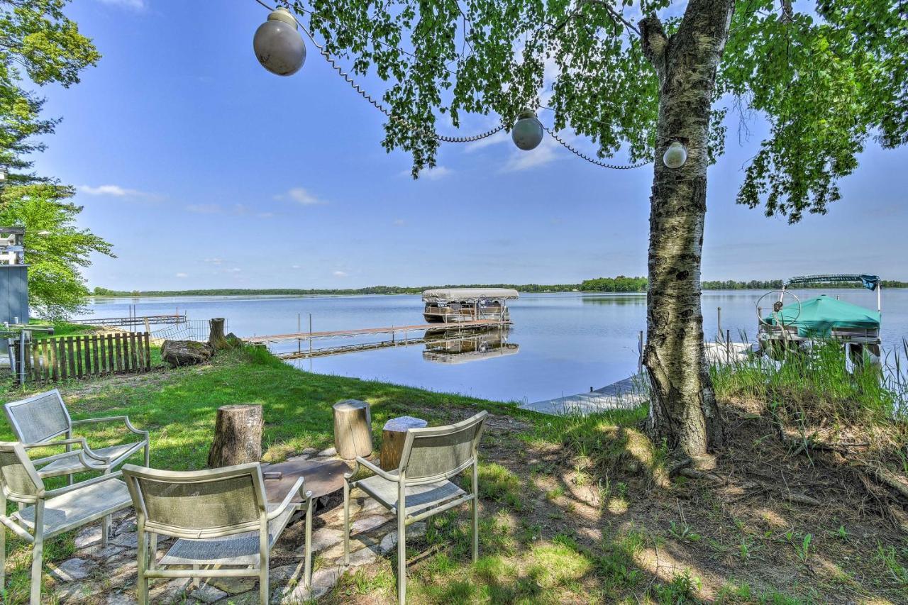 White Lake Home With Patio, Fire Pit, Boat Dock! Waupaca Exterior photo